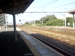 EF 66-100 mit Containerzug im Schlepptau durchfährt den Bahnhof Shin-Shimonoseki (23.09.2013)